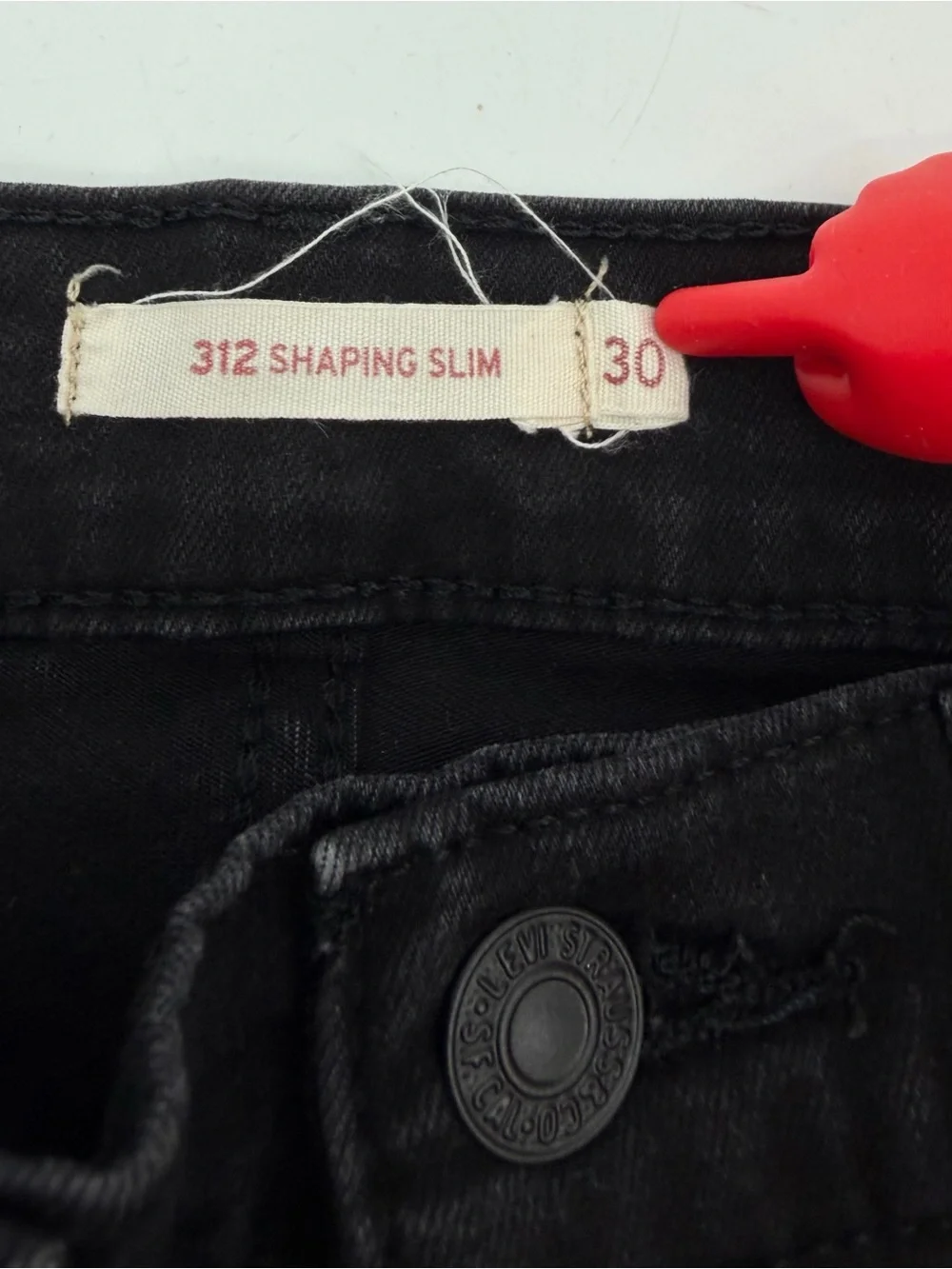 Levi’s Jeans Women’s 30 Black 312 Shaping Slim Tag 30x32 Stretch Denim Mid Rise